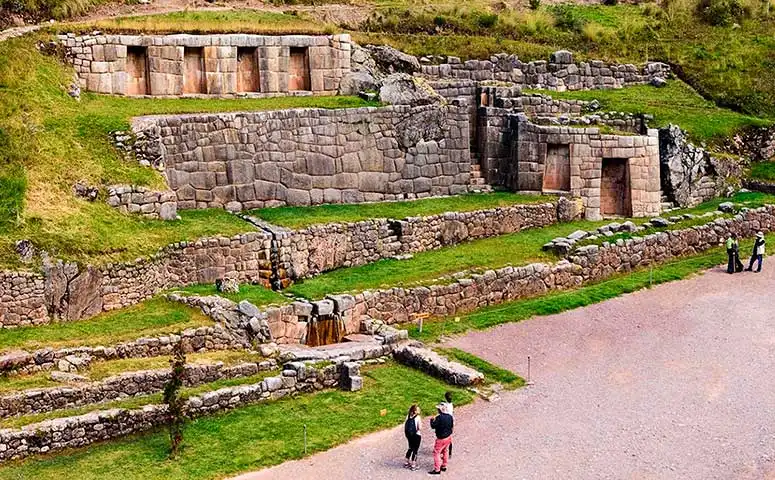 Terrazas y canales de Tambomachay