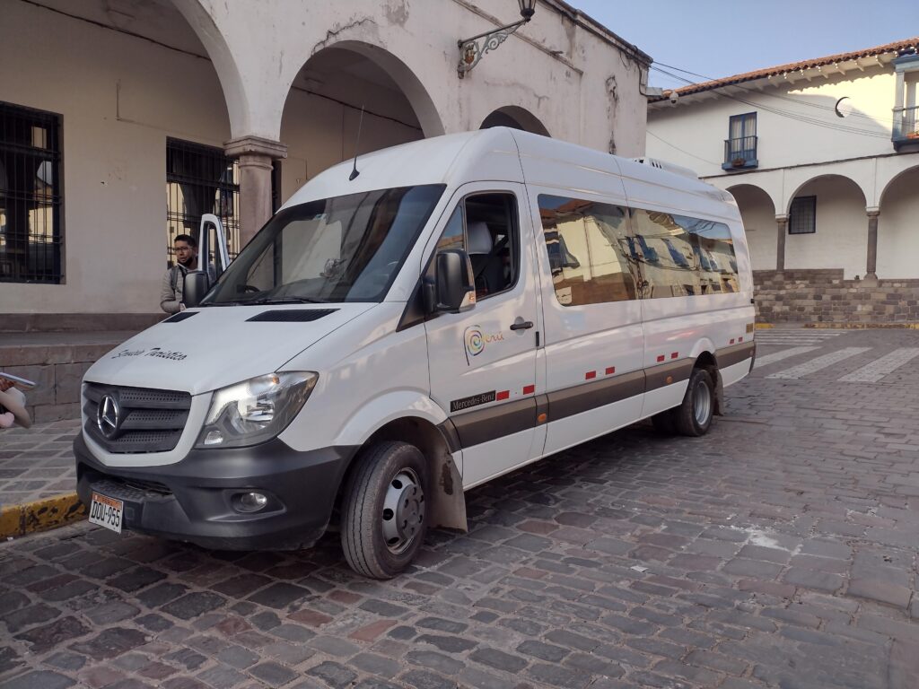 Carretera hacia el Valle Sagrado al amanecer