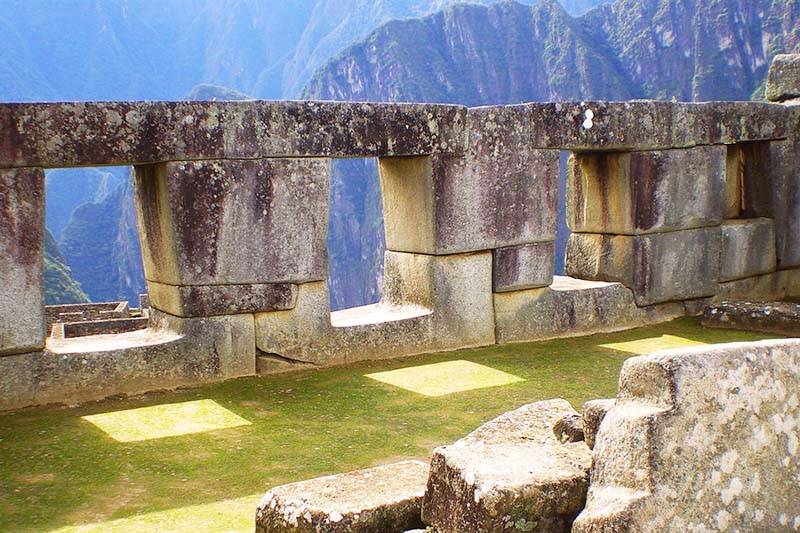 Templo de las Tres Ventanas y Plaza Sagrada