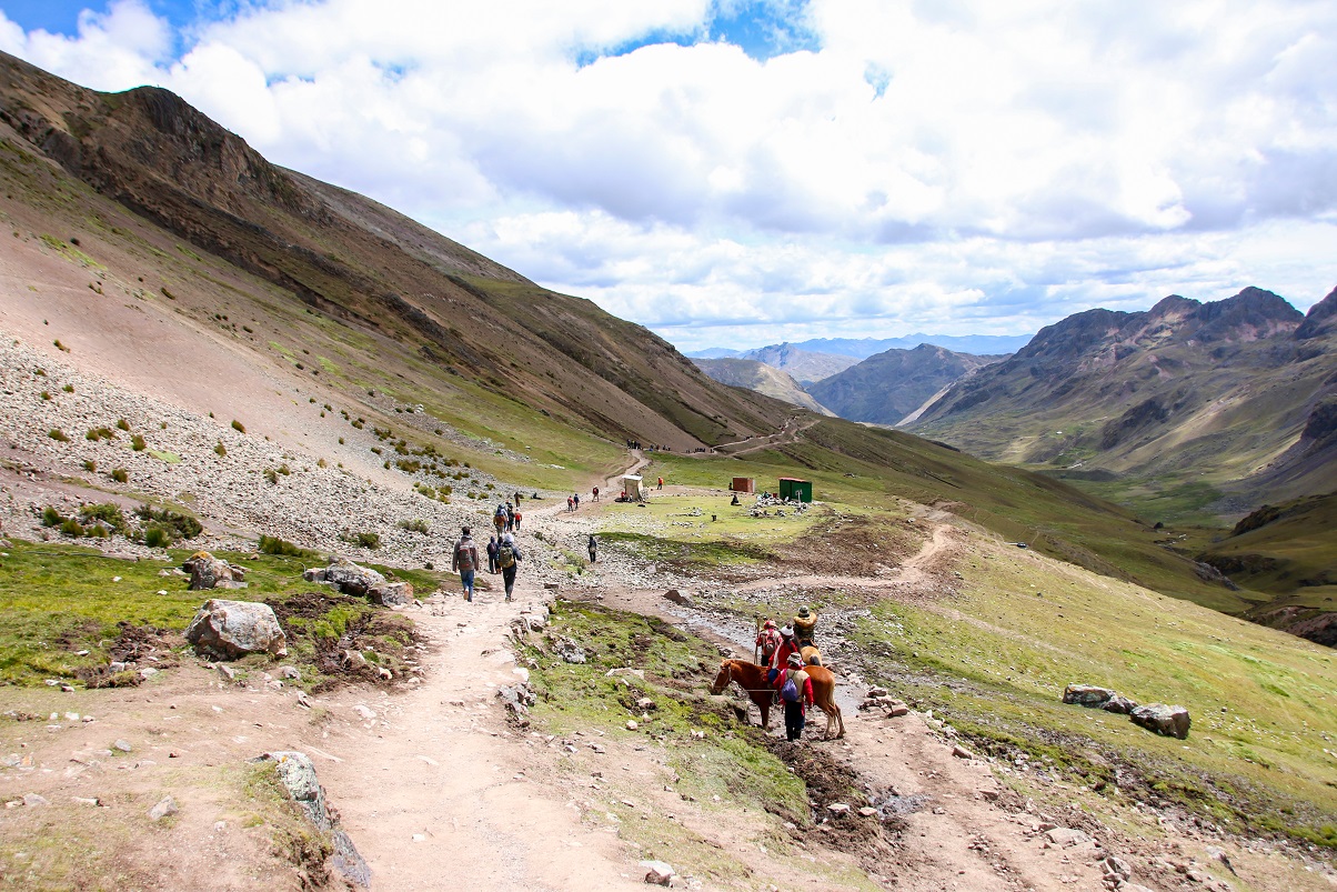 Sendero de ascenso a Vinicunca