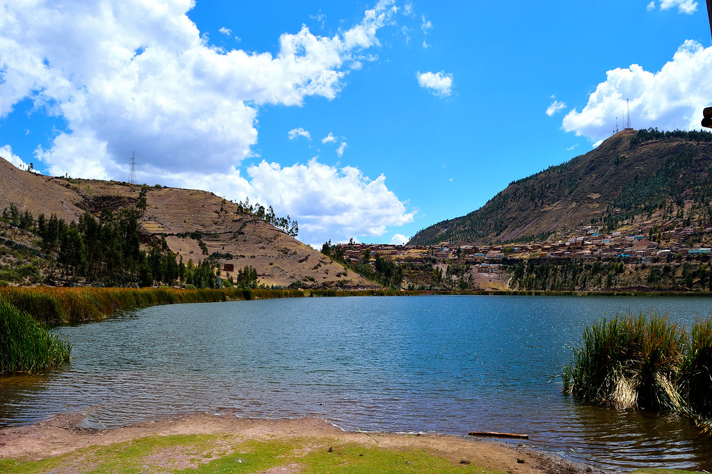Ribera de laguna en Cusco